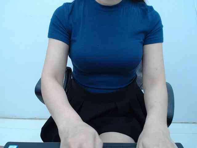 Lady-Young webcam