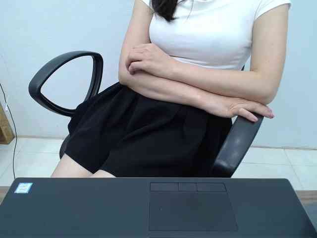 Lady-Young webcam