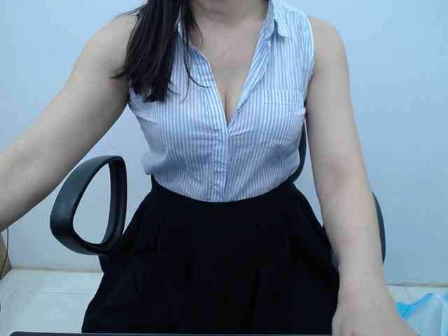 Lady-Young webcam