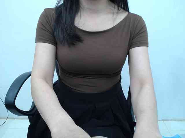 Lady-Young webcam