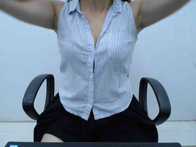 Lady-Young webcam