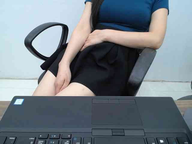 Lady-Young webcam