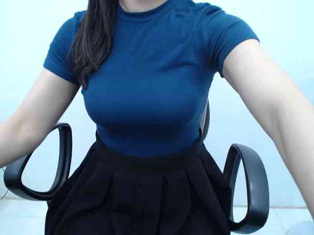 Lady-Young webcam