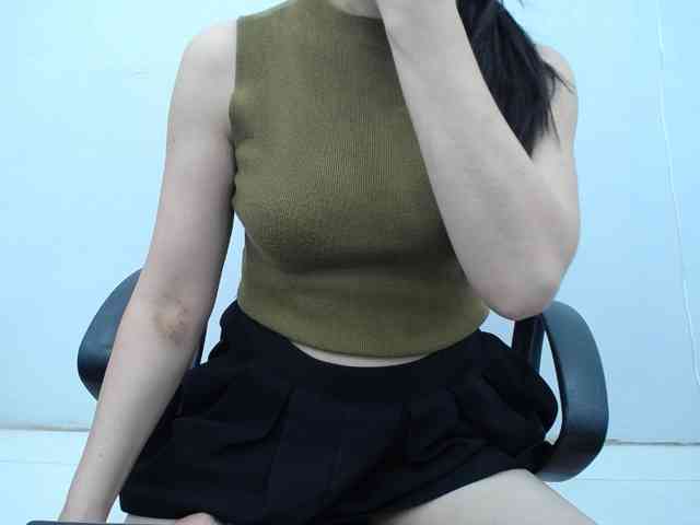 Lady-Young webcam
