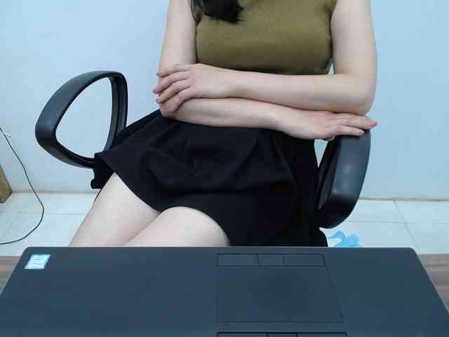 Lady-Young webcam