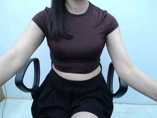 Lady-Young webcam