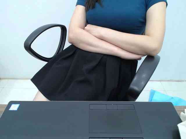 Lady-Young webcam