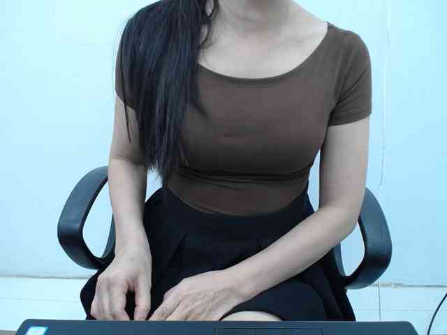 Lady-Young webcam