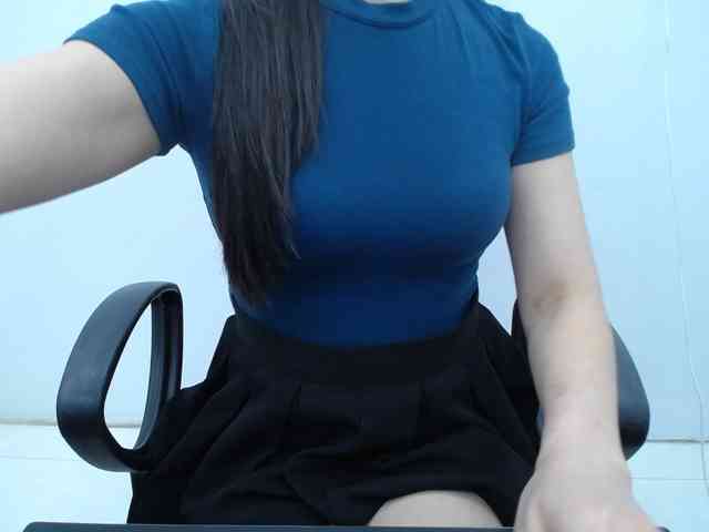 Lady-Young webcam