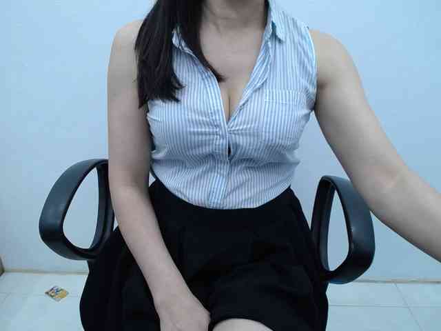 Lady-Young webcam