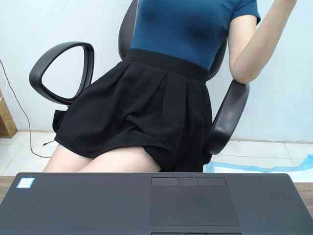 Lady-Young webcam
