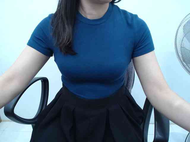 Lady-Young webcam