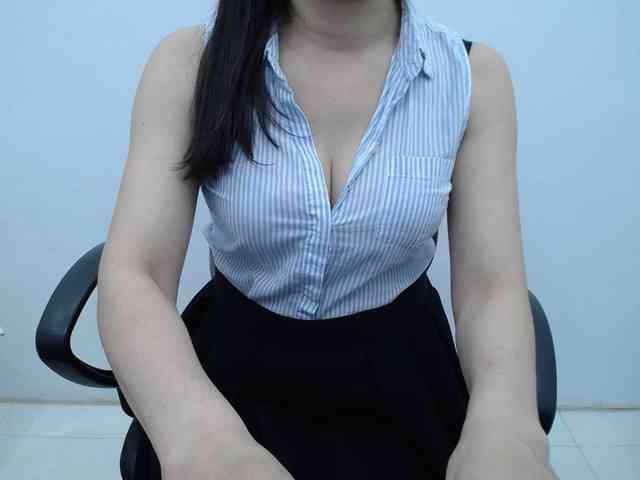 Lady-Young webcam