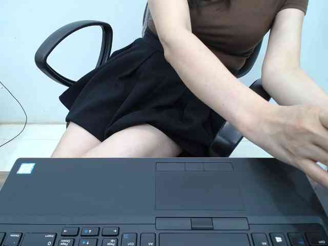 Lady-Young webcam