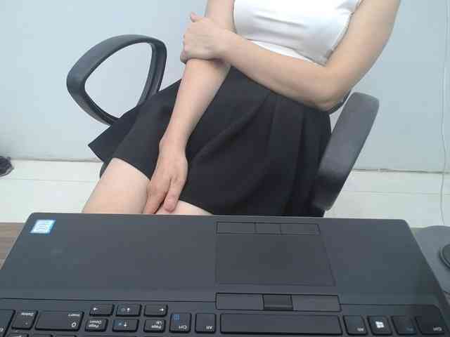 Lady-Young webcam