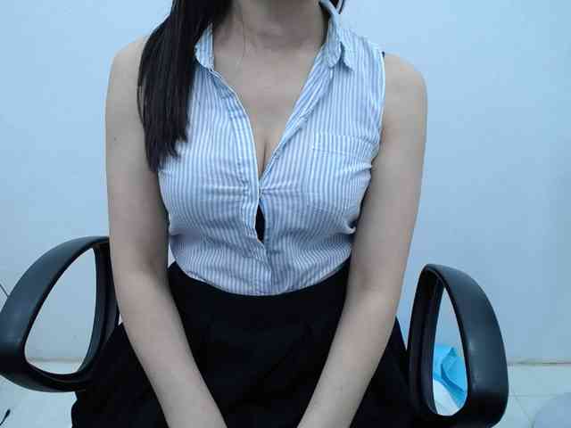 Lady-Young webcam
