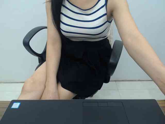 Lady-Young webcam