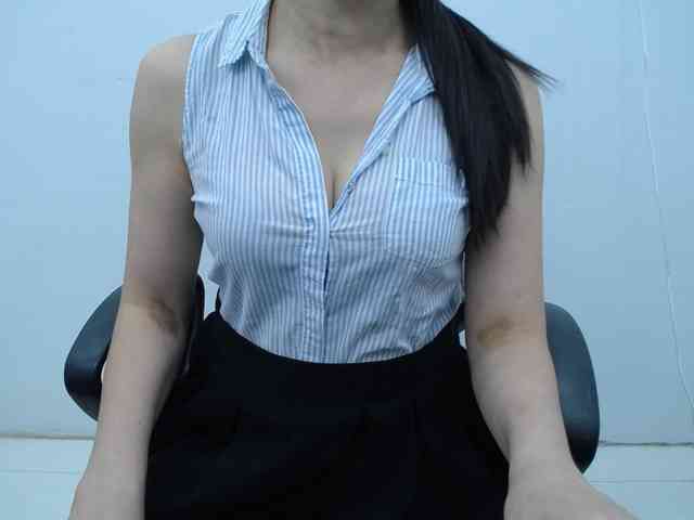 Lady-Young webcam