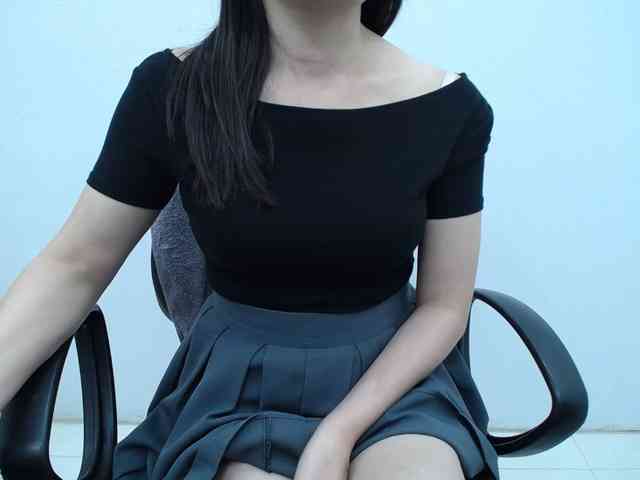Lady-Young webcam