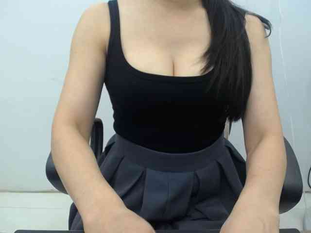 Lady-Young webcam