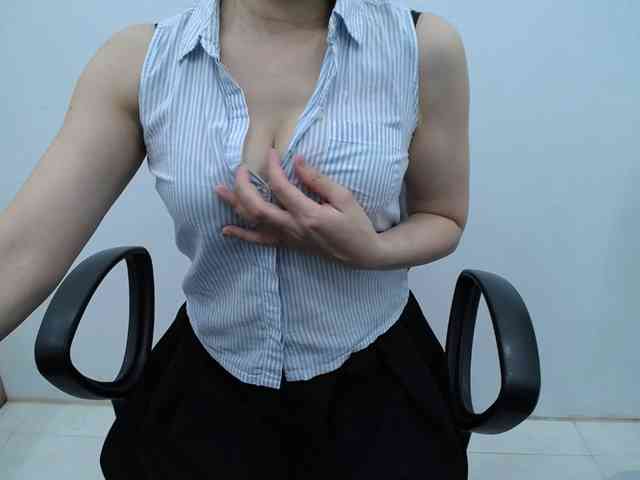 Lady-Young webcam