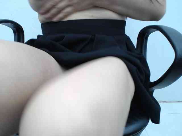 Lady-Young webcam