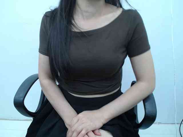 Lady-Young webcam