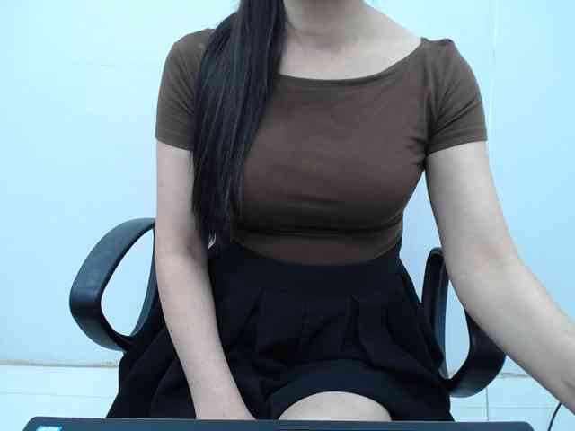 Lady-Young webcam