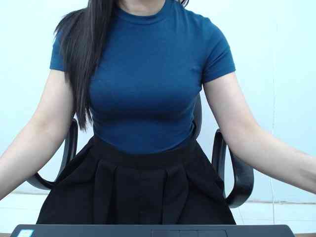 Lady-Young webcam