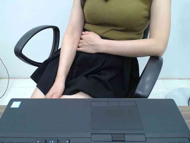 Lady-Young webcam