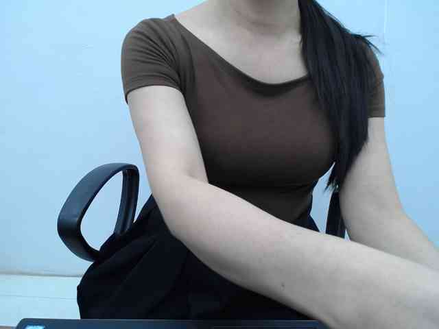 Lady-Young webcam