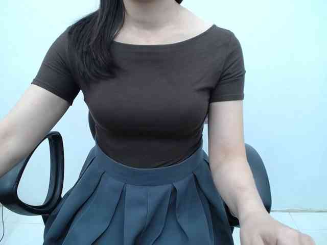 Lady-Young webcam