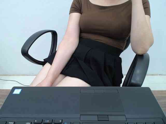Lady-Young webcam