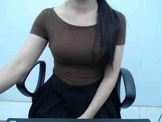 Lady-Young webcam