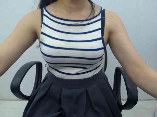 Lady-Young webcam