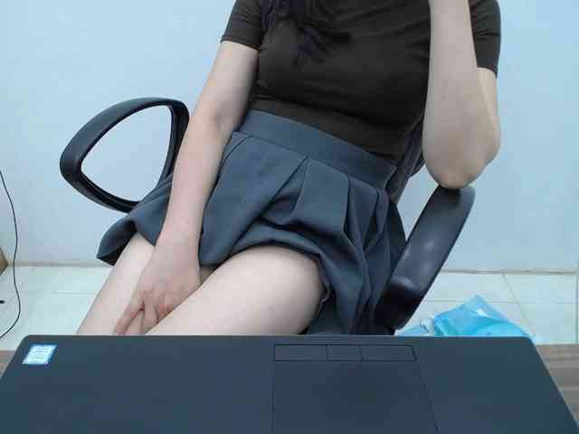 Lady-Young webcam