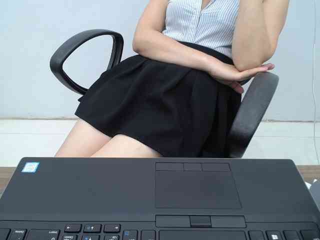 Lady-Young webcam