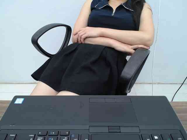 Lady-Young webcam