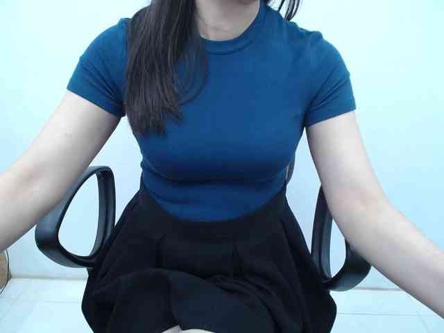 Lady-Young webcam