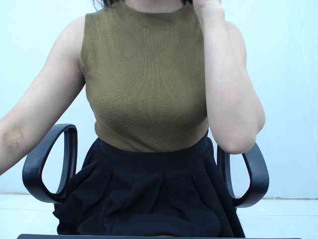 Lady-Young webcam