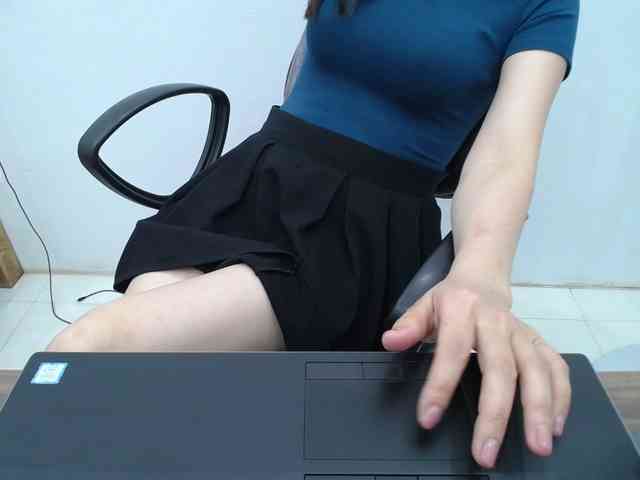 Lady-Young webcam