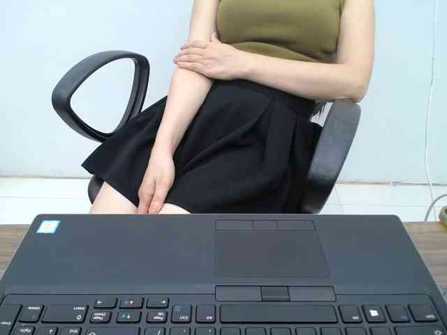 Lady-Young webcam