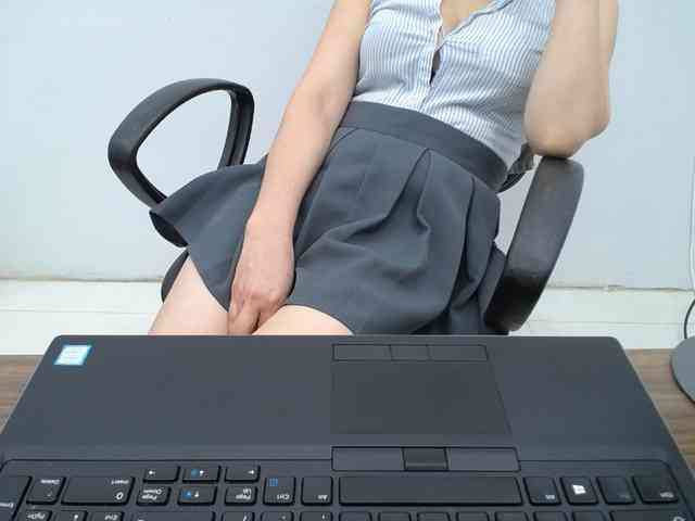 Lady-Young webcam