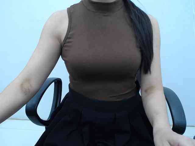 Lady-Young webcam