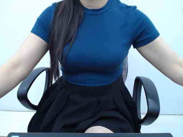 Lady-Young webcam