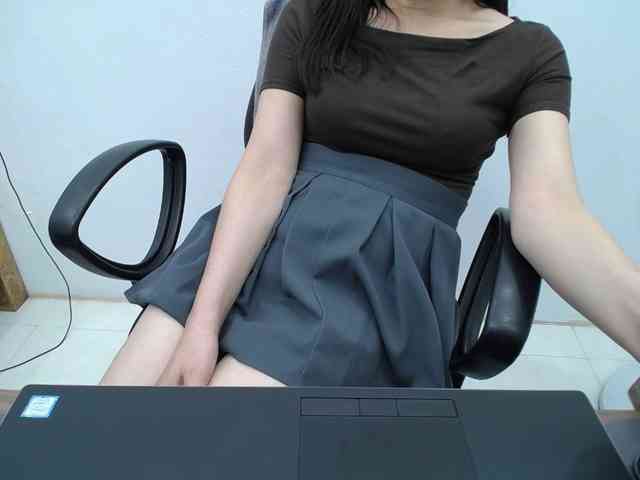 Lady-Young webcam