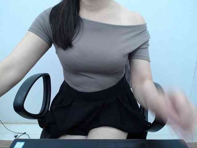 Lady-Young webcam