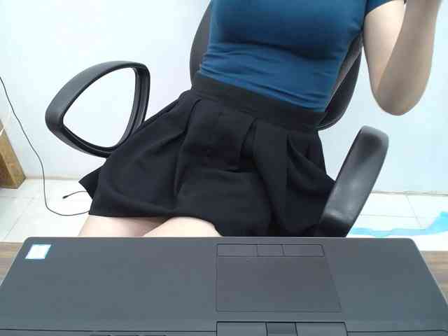 Lady-Young webcam