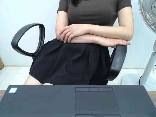 Lady-Young webcam