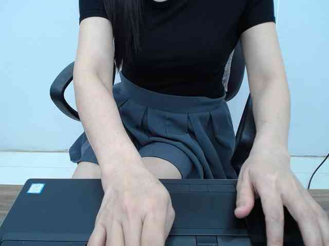 Lady-Young webcam